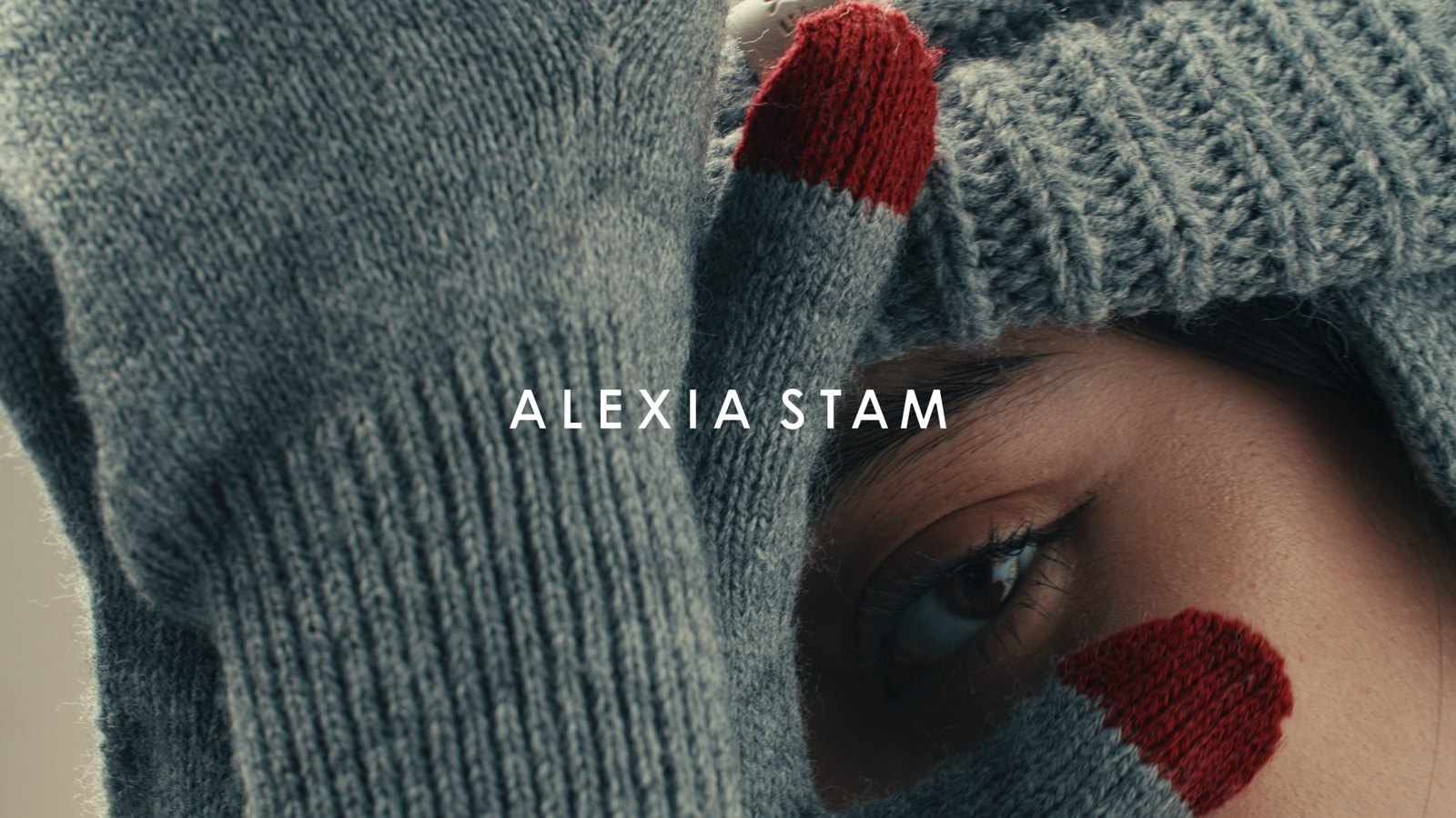 ALEXIA STAM 2024 A/W COLLECTION "On&Off" — 映像作品のスチル
